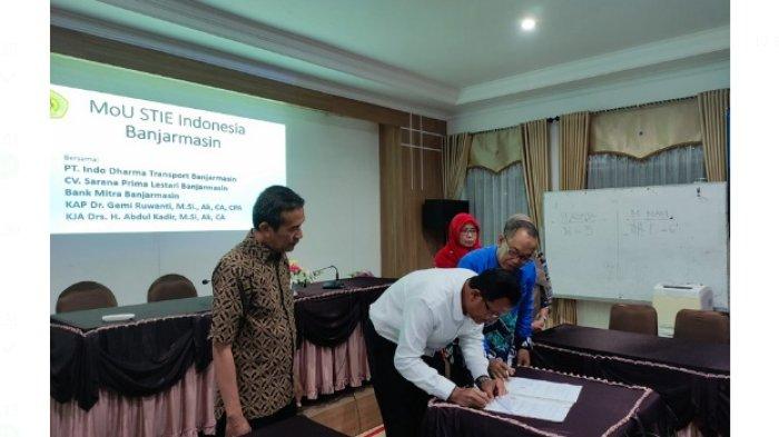 MoU antara STIE Indonesia Banjarmasin dengan beberapa perusahaan di Banjarmasin