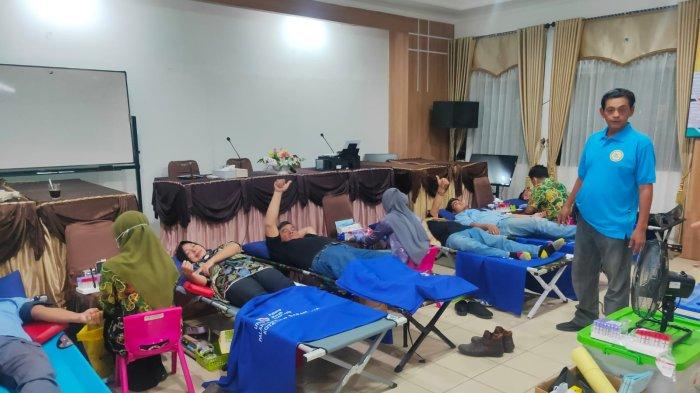 Kegiatan donor darah dalam rangka rangkaian peringatan HUT ke 50 STIE Indonesia